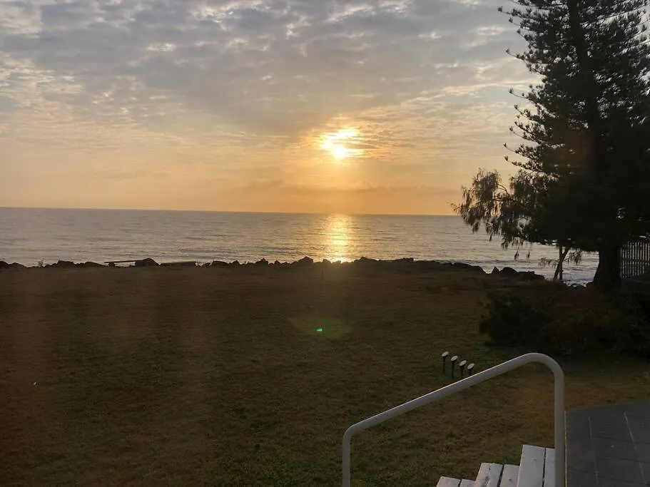 ברגרה Pet & Family Friendly Ocean Front Beach Cottage 0*,