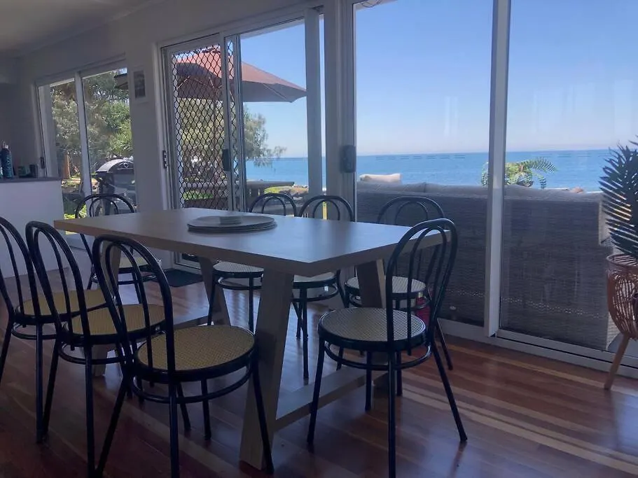ברגרה Pet & Family Friendly Ocean Front Beach Cottage בית נופש
