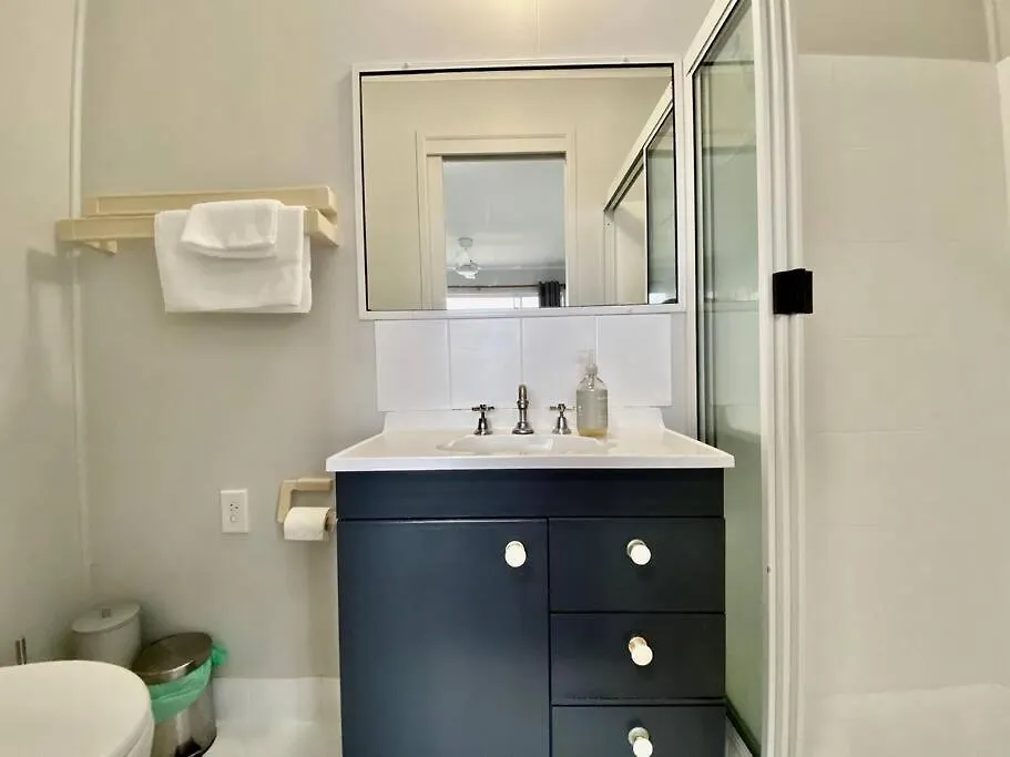 ברגרה Pet & Family Friendly Ocean Front Beach Cottage