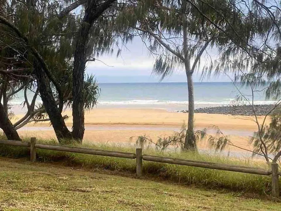 ברגרה Pet & Family Friendly Ocean Front Beach Cottage