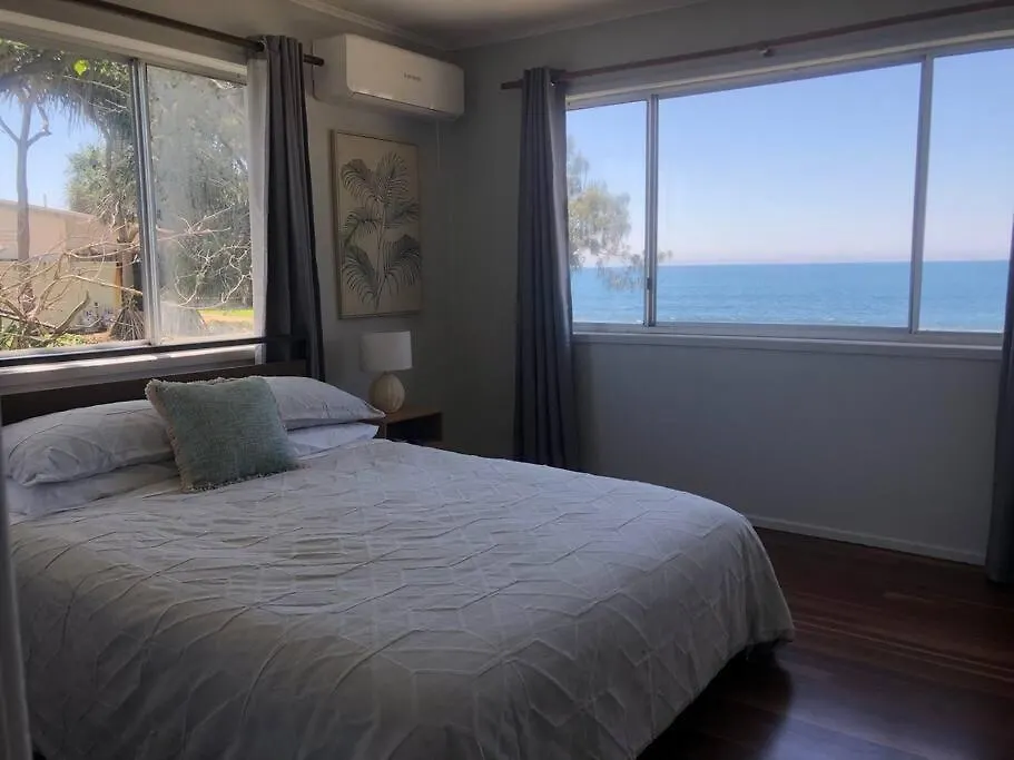 ברגרה Pet & Family Friendly Ocean Front Beach Cottage
