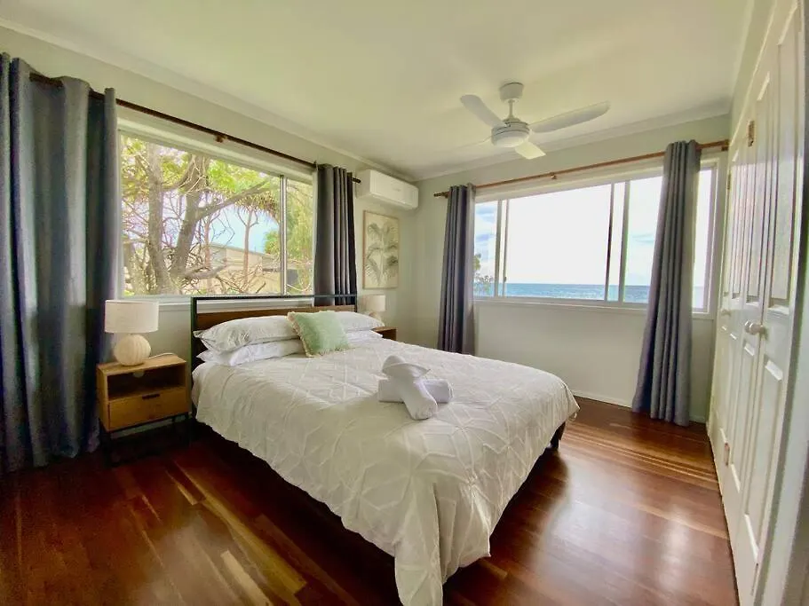 Pet & Family Friendly Ocean Front Beach Cottage Bargara Australia
